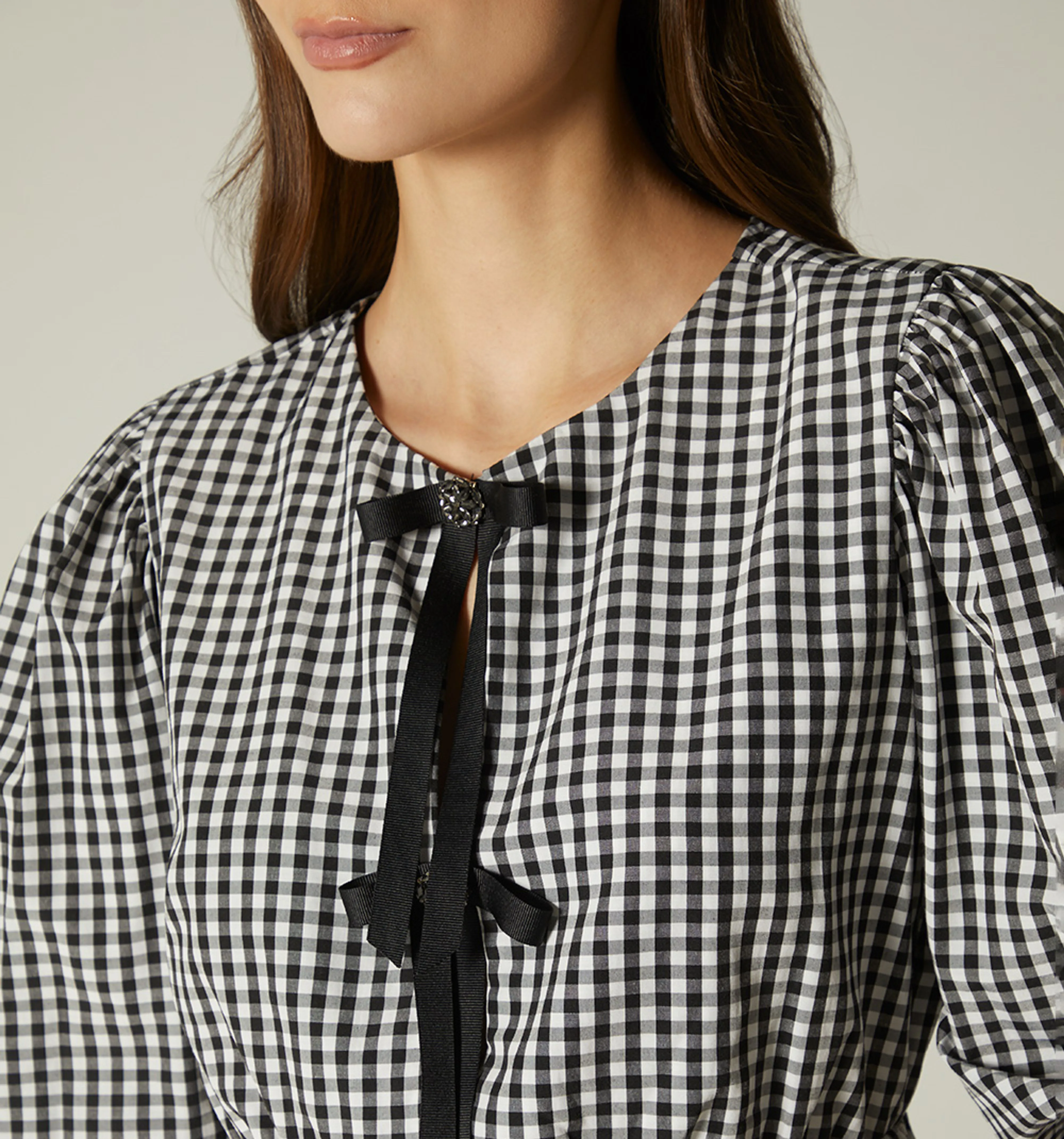 Blusa con tiras en el frente